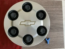 #Y 04-07 Chevy Tahoe Suburban Silverado 1500 Pickup 6 LUG Center Cap OEM 9594520