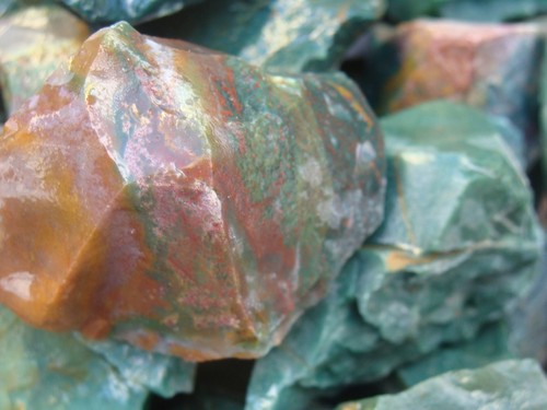 1000 Carat Lots of Bloodstone Rough - Plus a very nice FREE faceted Gemstone - Picture 8 of 8