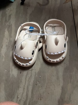 American Exchange Kids Beige Shark Cloud Slides Clogs | eBay display picture 2