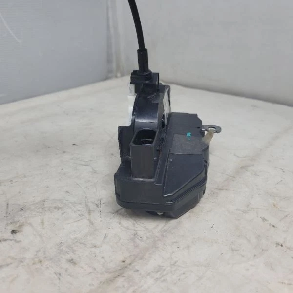 Chevrolet Camaro 2012 actuador de bloqueo de puerta de pasajero derecho 45 k millas Foto 2 de 4