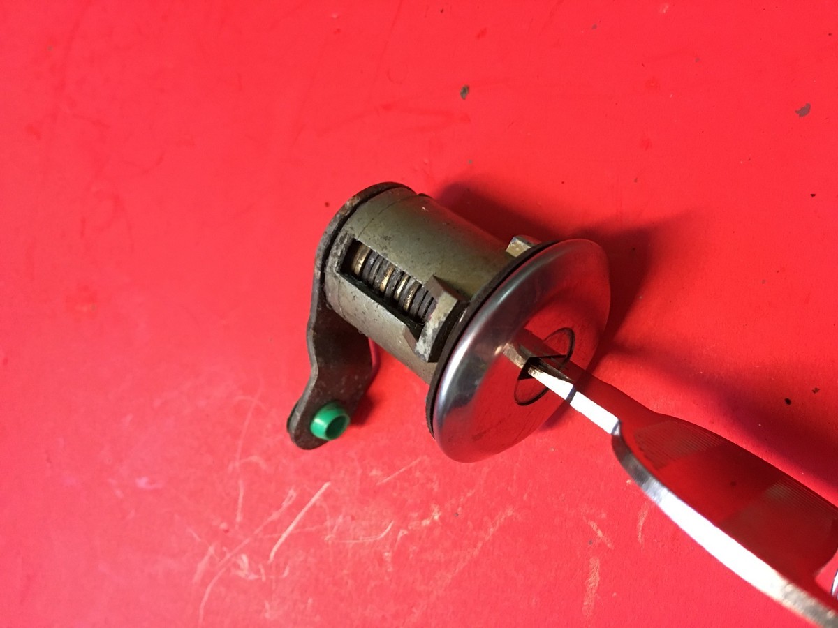 2002-2007 Buick Rendezvous Driver FL Door Lock Cylinder | 2 Keys