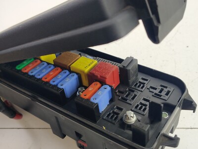 B10 Opel Vectra C Vorne Sicherungskasten ECU 13170900, 460023260, 24438039  
