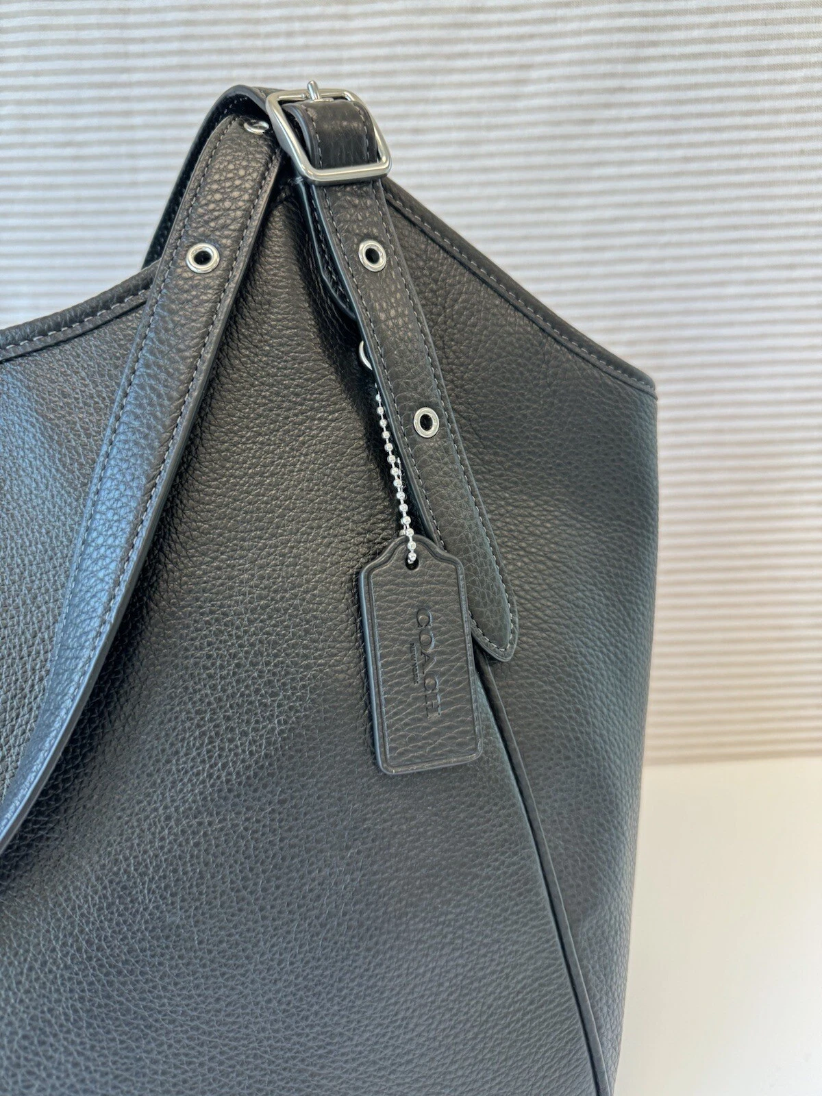 Borsa a tracolla ""Prato"" nuova con etichette Coach CM074 in pelle ciottolata nera