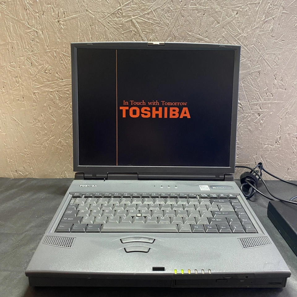 Notebook Toshiba Tecra8000 14.1" 10GB 192MB RAM - Imagem 2 de 4