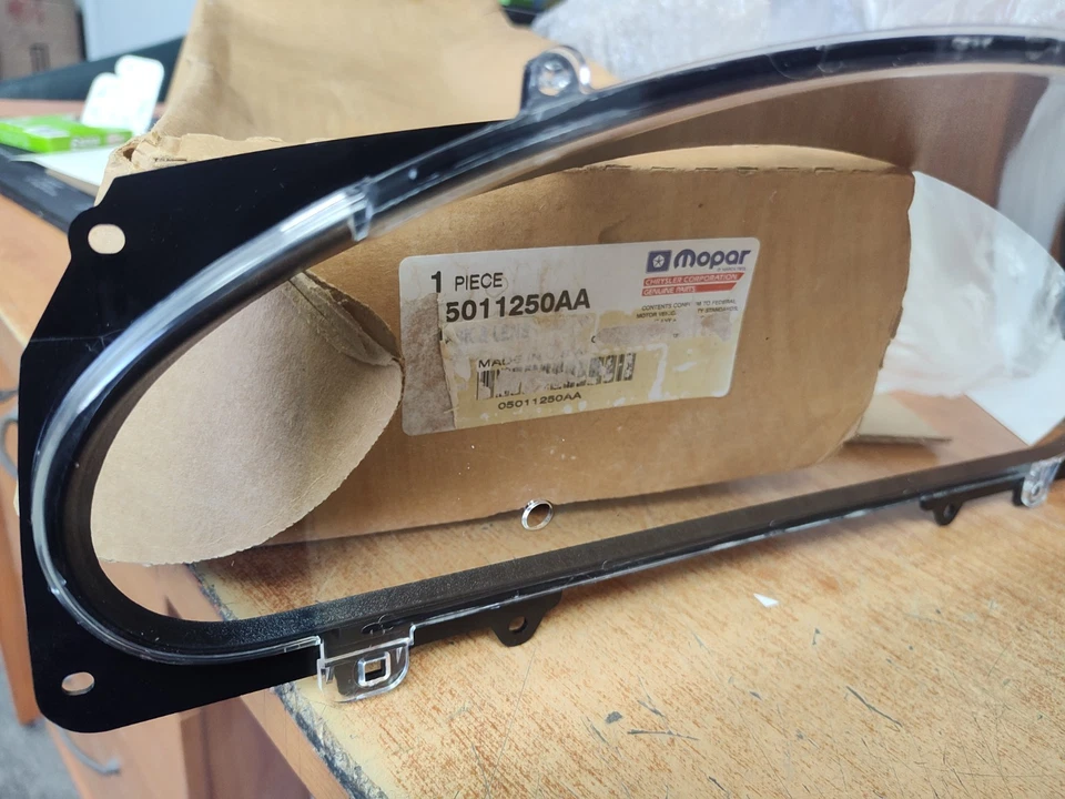 05011250AA DODGE RAM B1500 B2500 PANEL DE INSTRUMENTOS CALIBRE CLÚSTER LENTE 1998-20 NOS Foto 2 de 4