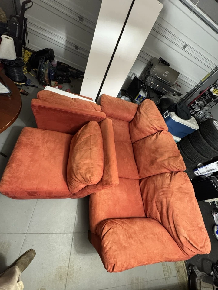 Sofá en venta.Pagado hace 1400 un año pero buscando conseguir 450 por ello Foto 2 de 3