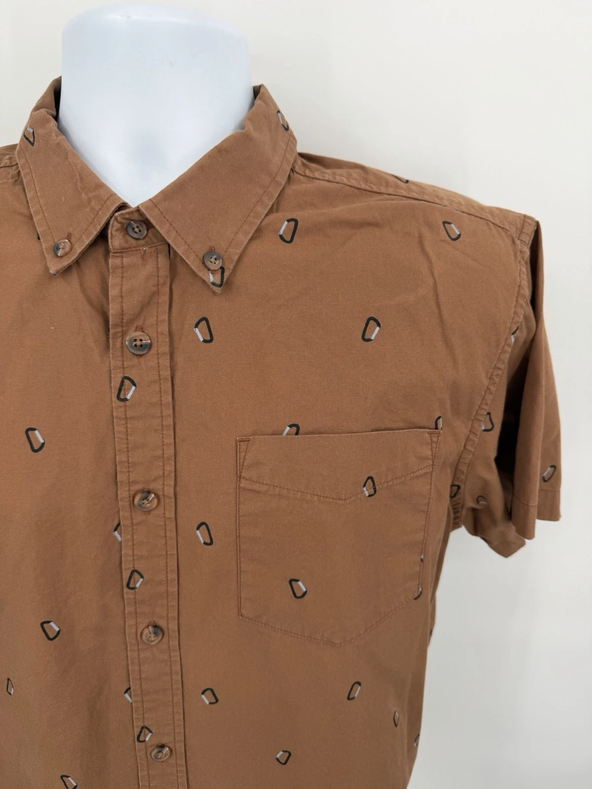 PrAna Men's Medium Outdoor Hiking Shirt Brown Graphic Button Down Carabiner