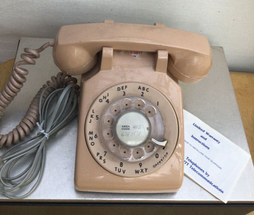 Vintage 1960’s ITT TAN ROTARY TELEPHONE Beige with Booklet - 第 2/9 張圖片