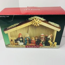 NOS Vintage Nativity Scene with Crèche and 11 Figures Christmas Decor