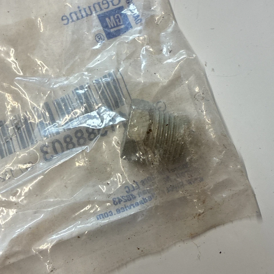 Tuerca de tubo delantera de freno trasero genuina GM 11588803 herrajes de montaje de línea OE Foto 4 de 4