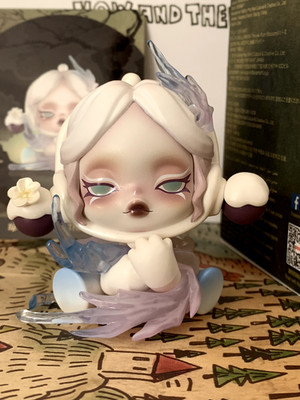 POP MART Skullpanda The Ink Plum Blossom ''The Snow'' Figur mit Box & Karte EU