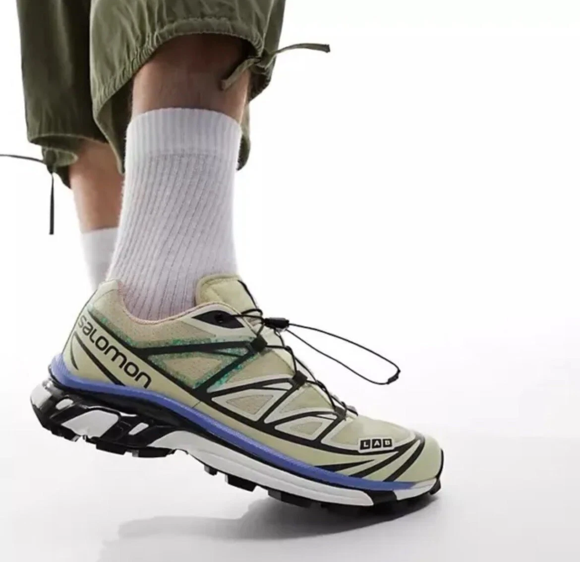 Yeezy hotsell 700 moth