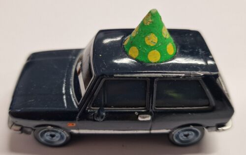 Disney Pixar Cars Alexander Hugo con cappello da festa 1:55 pressofuso