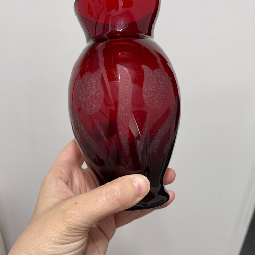 Ruby Red vase etched tulip flowers 6" tall set of 3 - Bild 5 von 9