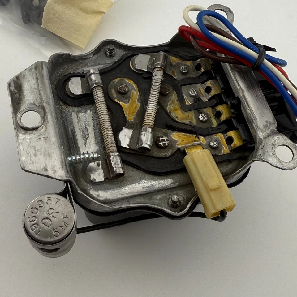 OEM GM 1967 Delco Voltage Regulator Corvette Camaro Date Code 7E May 67 1119515 - Image 4 of 4