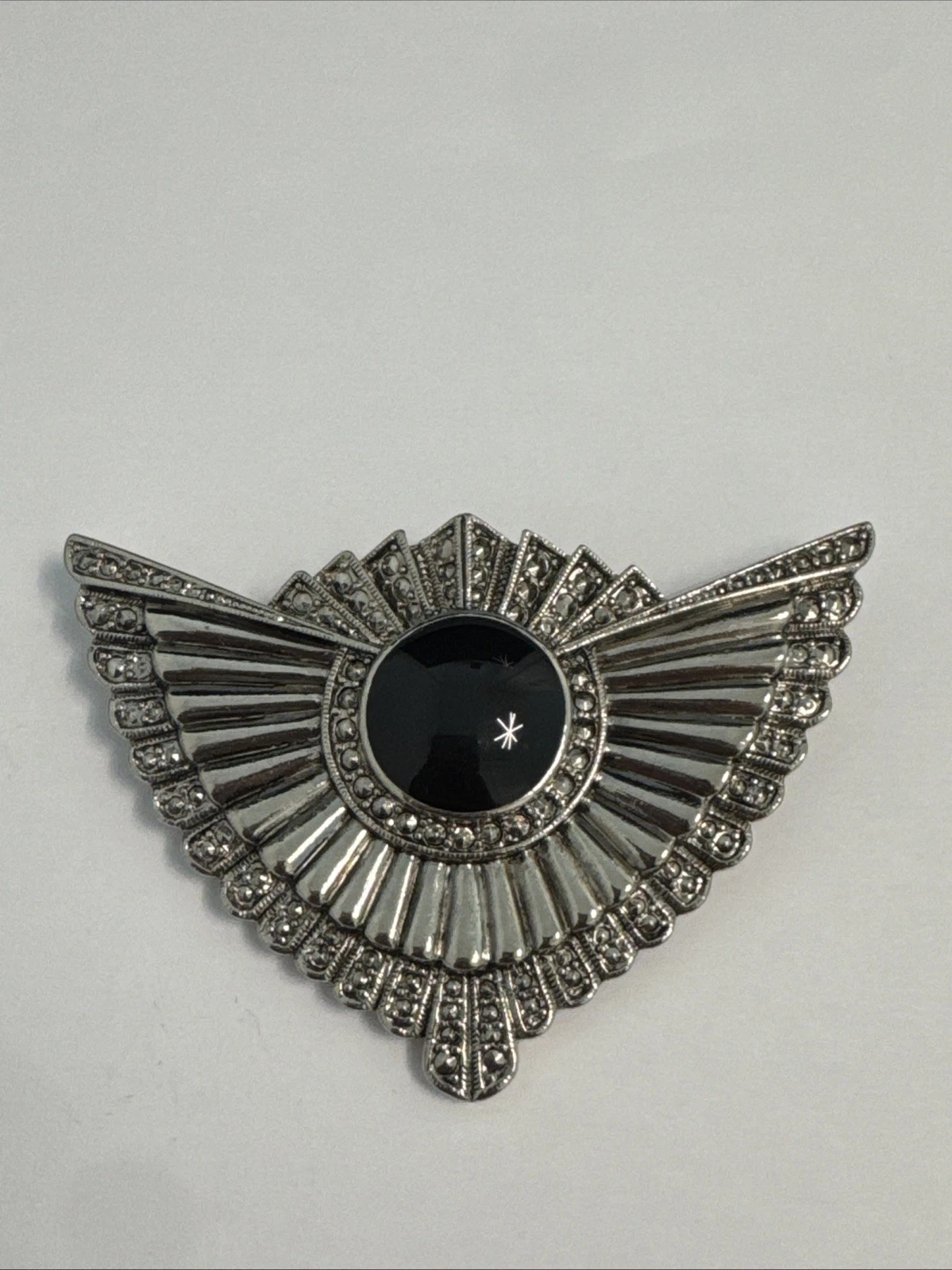 Bijoux Fantaisie Broche Argenté Et Noir