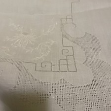 Tovaglia ricamata a mano in misto lino 12 posti vintage