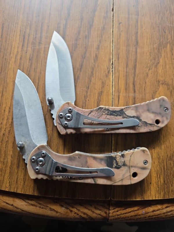 Lot Of 2 Mossy Oak Pocket Knives