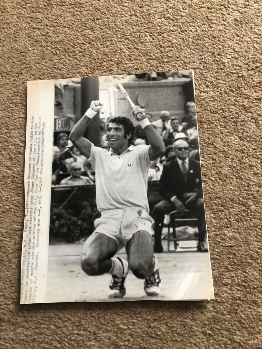 1975 Tennis Champion Manuel Orantes of Spain Returned a Shot Press Photo