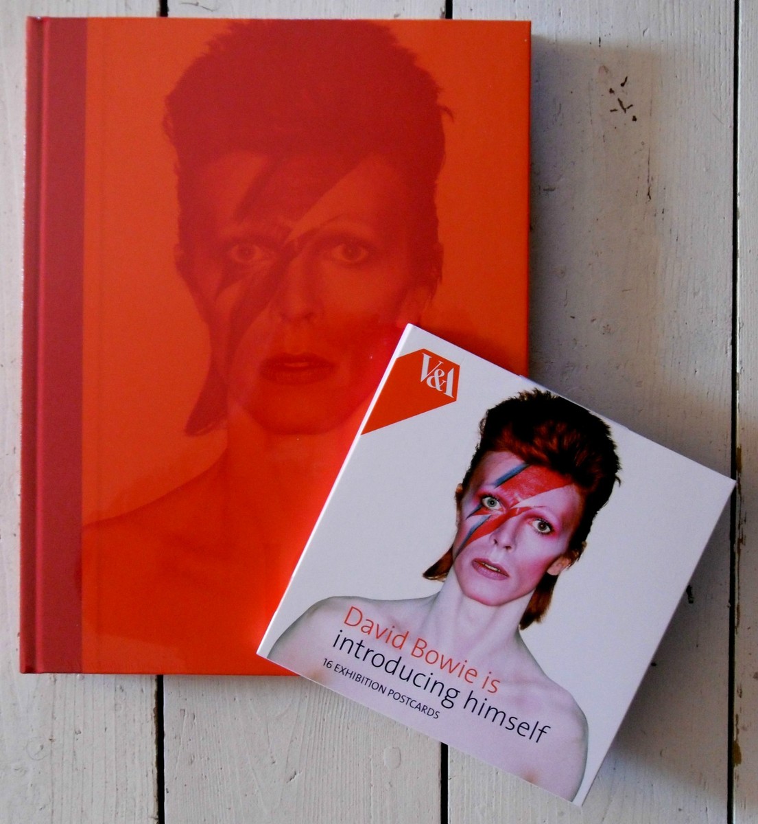 DAVID BOWIE IS * OFFICIAL 2013 EXHIBITION HARDBACK V&A BOOK