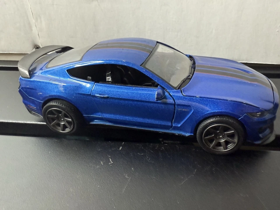 New Ray - 2016 FORD SHELBY GT350R - Metallic Blue with Stripes - 1/24 Die-Cast - Image 3 of 4