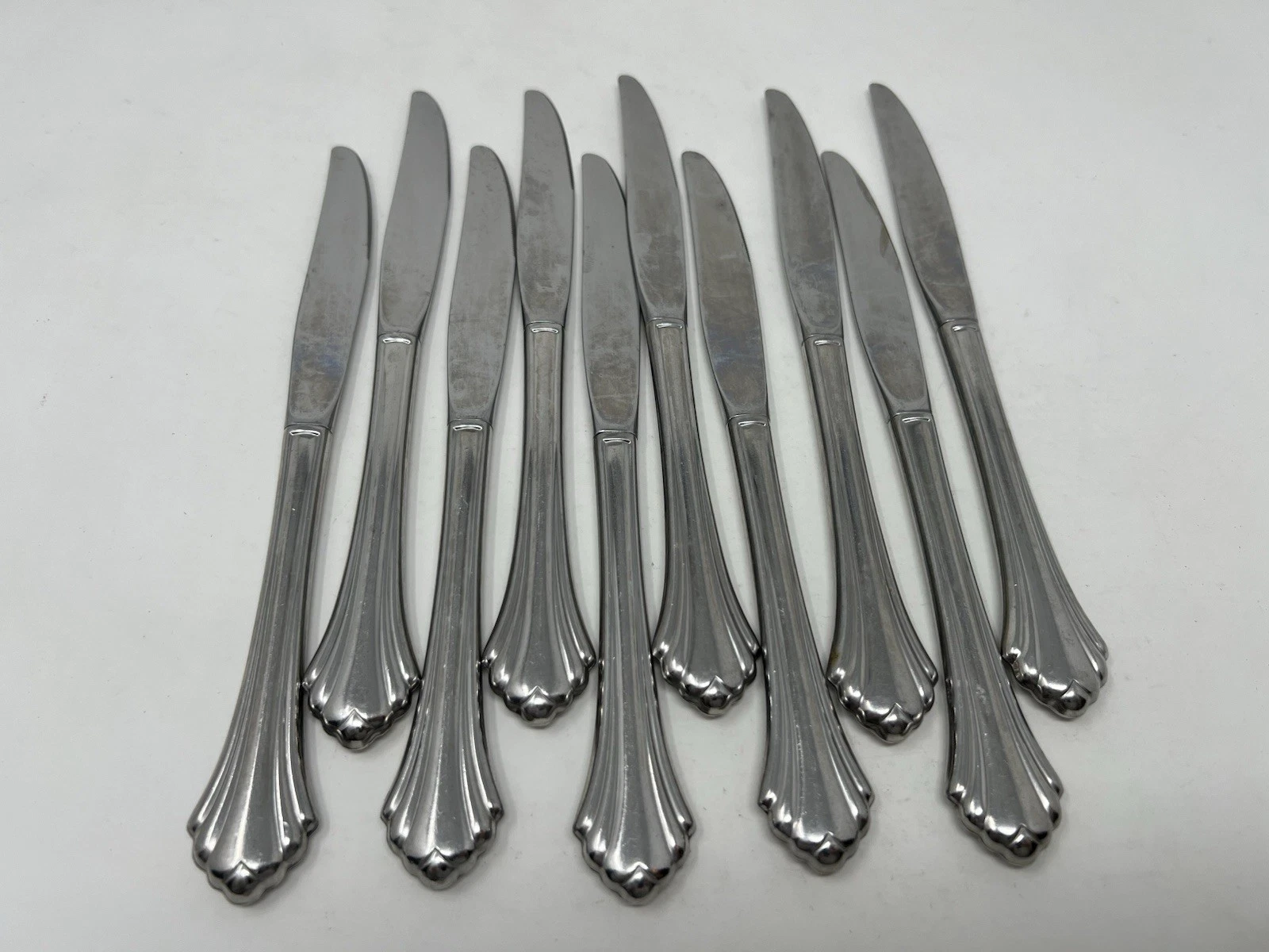 (10) Vintage Oneida "Bancroft" Serrated Stainless Dinner Knives/9"