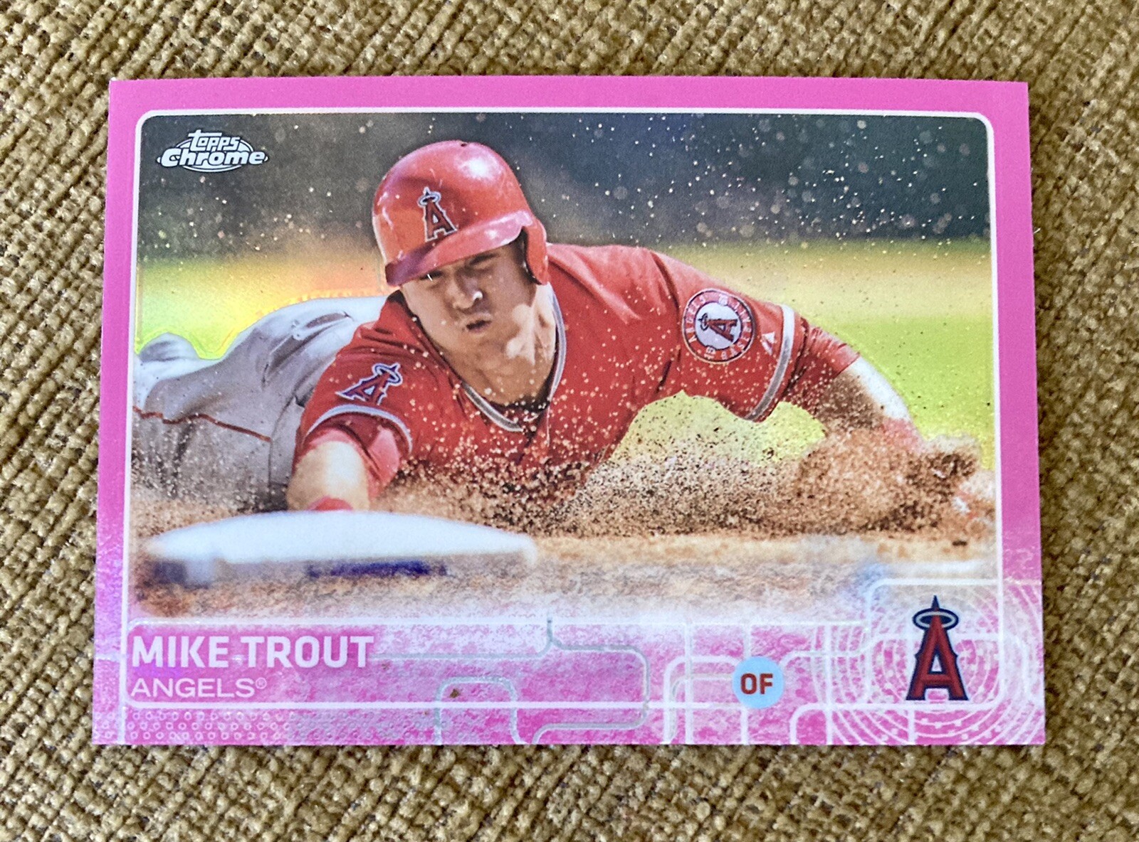 2015 TOPPS CHROME #51 MIKE TROUT PINK REFRACTOR LOS ANGELES ANGELS SLIDING
