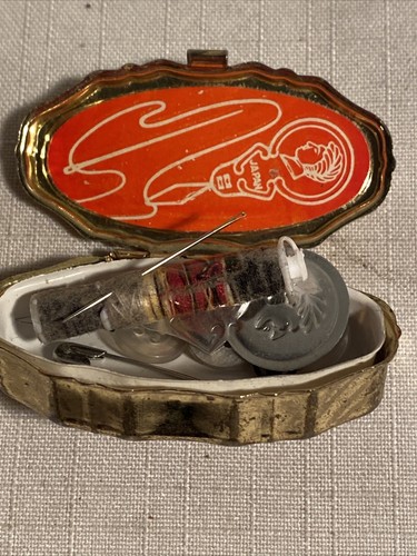 Vintage small travel sewing kit pill brass colored box snap lid Craft - Picture 5 of 6