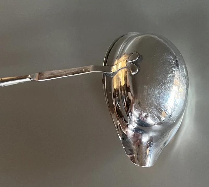 Cucharón pequeño georgiano de plata esterlina con mango de cuerno, Samuel Godbehere, 1800 Foto 3 de 4