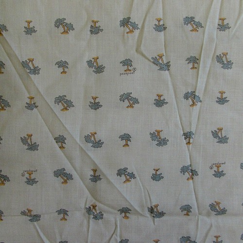 100% Cotton Fabric Small Palm Trees Passport on Light Ecru BTY x 44 - Picture 5 of 5