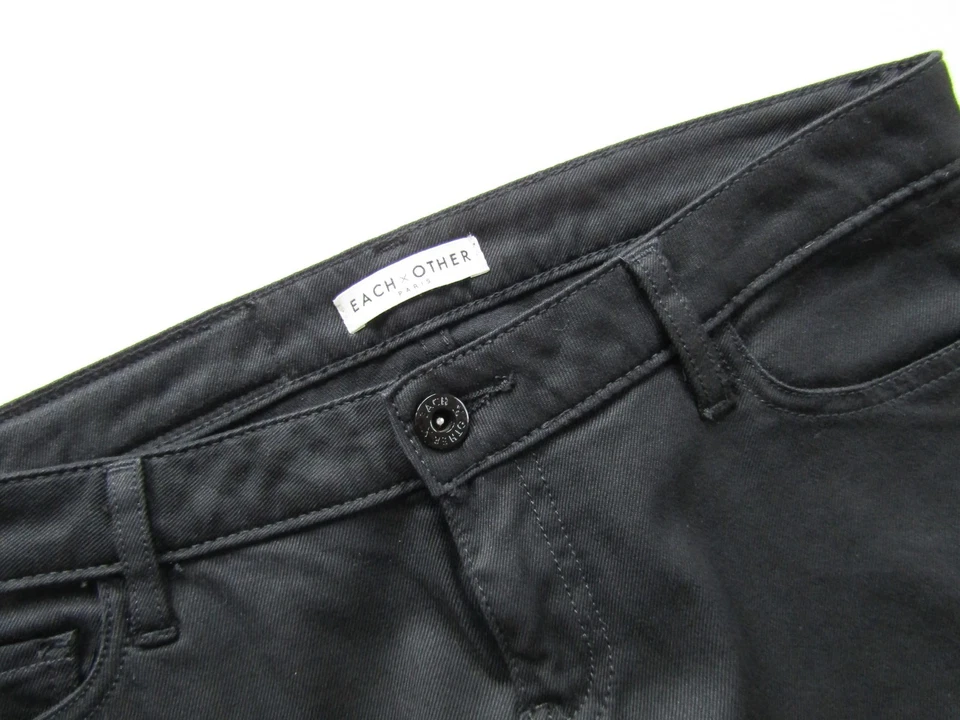 Jean corto de tiro bajo negro ajustado, paneles de cuero de cordero, talla 28 Foto 4 de 4