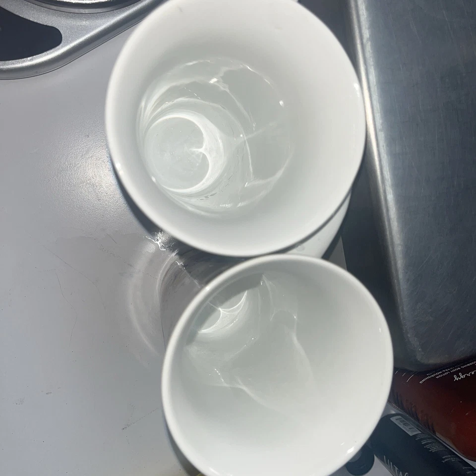 Taza de café de porcelana fina 222 Fifth Latte confeti pavo real PTS International Foto 3 de 4