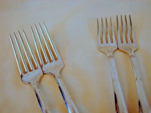 4pc Set Nobility Silver Plate Reverie Dinner Forks, 2 Dinner, 2 Grill, Excellent - Picture 4 of 8