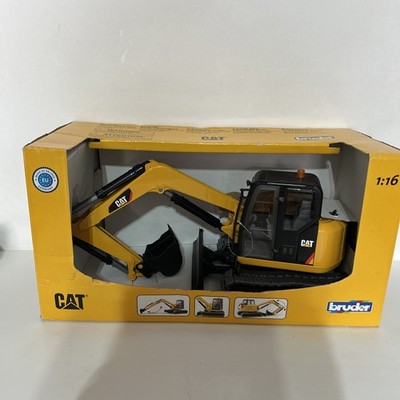 BRUDER  02457 CAT MINI EXCAVATOR box 10