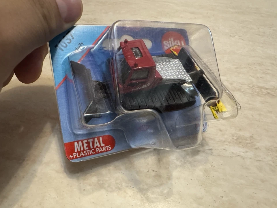 GATTO DELLE NEVI SPAZZANEVE PISTENBULLY SIKU VINTAGE 1:55 NUOVO DA COLLEZIONE - Immagine 2 di 4