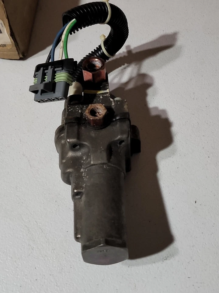 GMC CHEVY TRUCKS GM 1988-1991 ABS VÁLVULA DE LÍMITE DE PRESIÓN 15617719 GM NOS OEM Foto 2 de 4