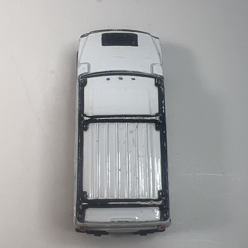 Maisto GM Hummer H2 4-Door Full Size SUV Sedan White 1:64 w/Trim Detail - Picture 6 of 7