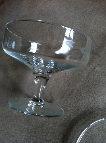 Clear Glass Leaf Roll Etched Footed Vanity Dish w/Lid - Picture 6 of 6