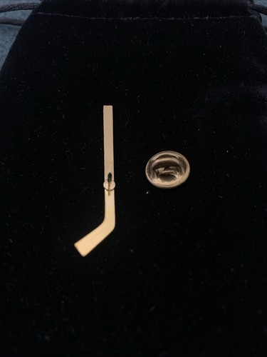 Vtg Gold Tone Hockey Stick Lapel Pin - Picture 5 of 10