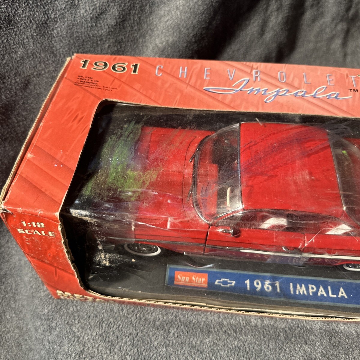 1/18ミニカー　CHEVROLET IMPALA 1961 With Box 1/18 Scale Red 1961 Chevrolet Impala Mini Car Sun