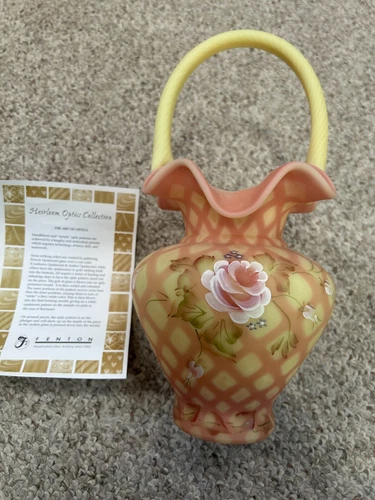Fenton Heirloom Optics Collection Vaseline Burmese 2003 Vase