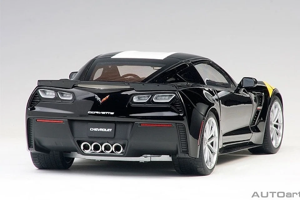 Coche modelo diecast AUTOart Chevrolet Corvette Grand Sport - negro/blanco... Foto 2 de 4