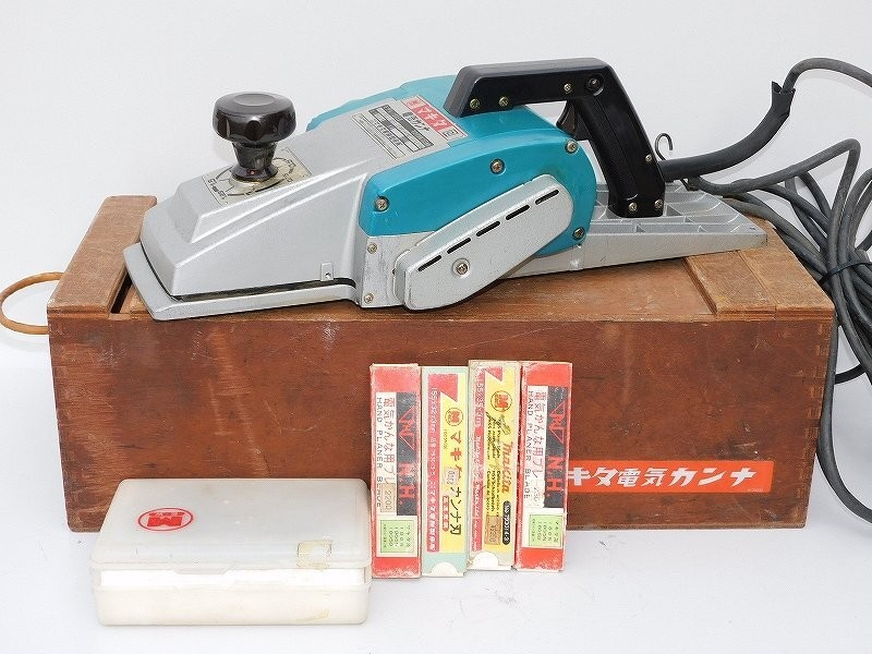 Makita 1805B 6 1/8 Planer 155mm 50-60Hz 1140W 12A 100V 15000RPM NO