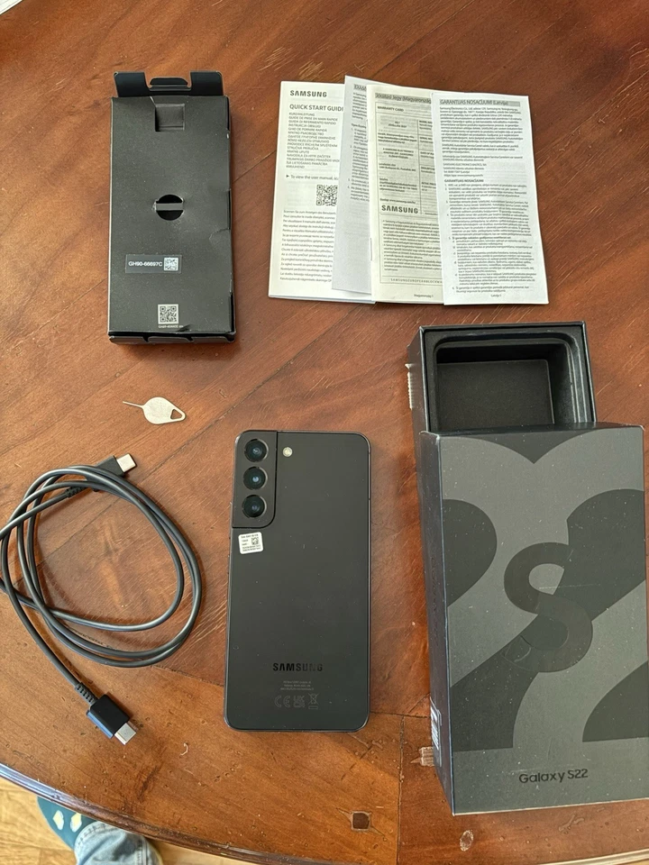 Samsung Galaxy S22 SM-S901B/DS - 128GB - Phantom Black - Immagine 2 di 4