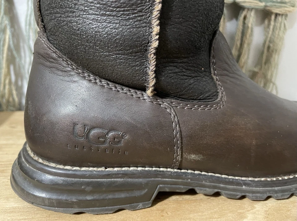 Botas planas UGG Brooks couro marrom alto estilo 5490 tamanho 8 femininas - Imagem 2 de 4