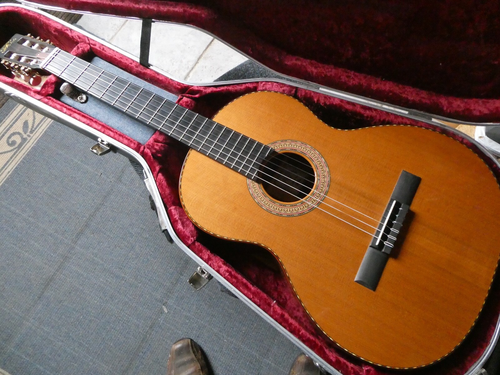 Fylde Custom Classical Guitar in beautiful condition, with Headway