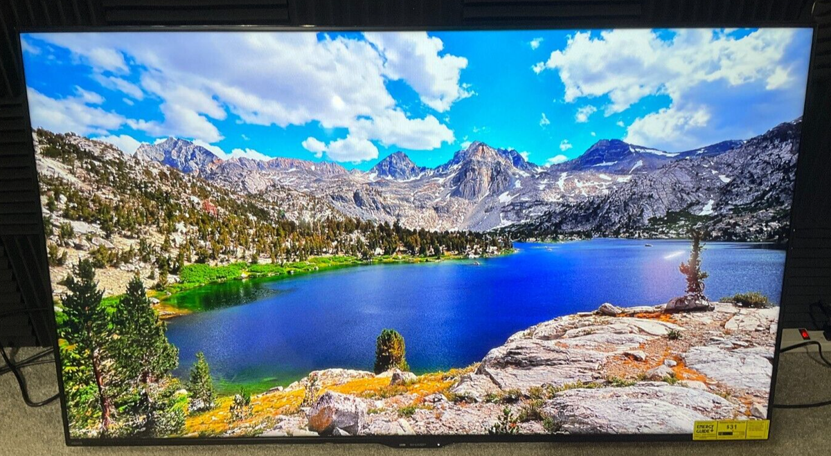 大画面2011年製☆SHARP☆AQUOS☆60インチ☆大画面☆格安☆中古☆配達相談可能☆早い者勝ち新生活に♪ シャープ、4K高画質+前面開口スピーカーで音質強化したAQUOS中核