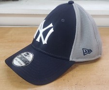 NEW ERA MENS 39THIRTY STRETCH FIT HAT SMALL/MEDIUM, NAVY BLUE/GRAY NEW