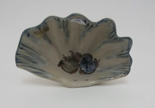 Soap Bowl Shell Mold - Heyde Ceramic Stoneware and Hand Painted - Picture 1 of 4