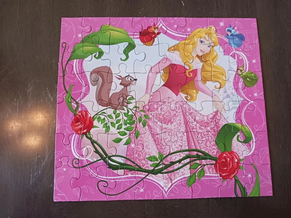 2 rompecabezas completos de 48 piezas diferentes de princesas Disney Rapunzel y Aurora Foto 4 de 4
